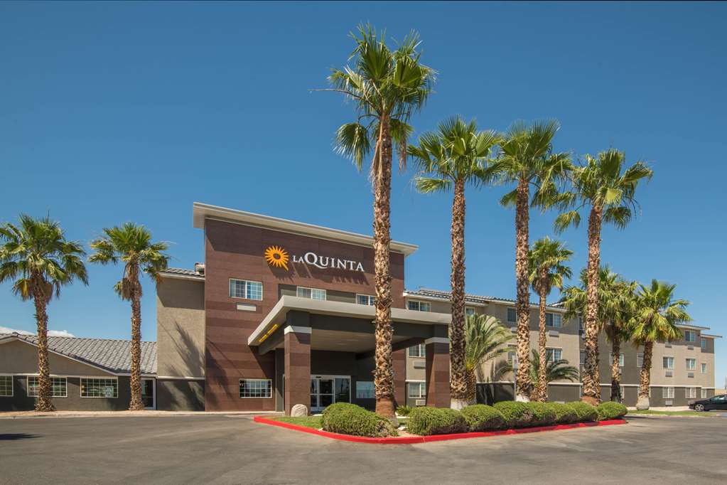 La Quinta Inn & Suites by Wyndham Las Vegas Nellis - photo 2
