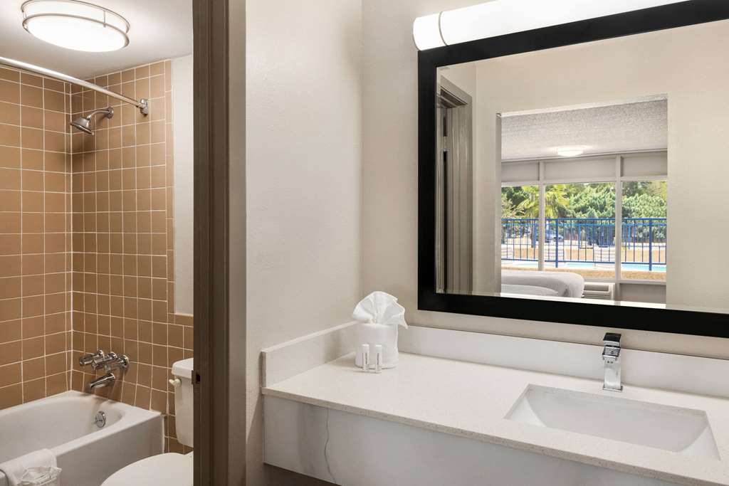 Days Inn by Wyndham McComb MS - photo 26