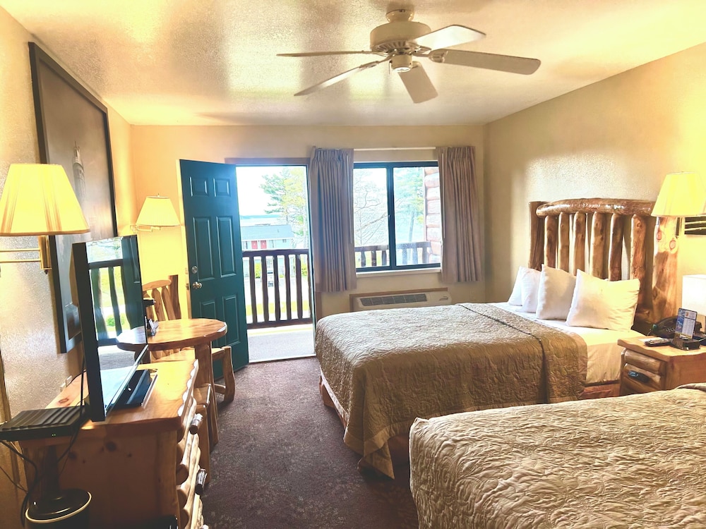 Super 8 by Wyndham Bridgeview of Mackinaw City - photo 10