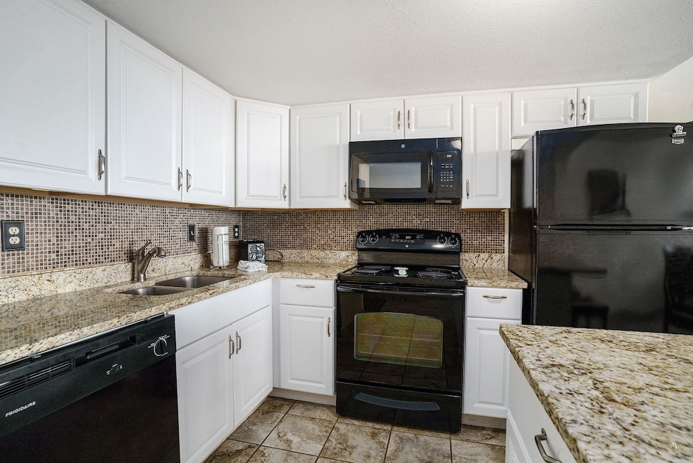 1011 Waters Edge Resort 2 Bedroom Condo by RedAwning - photo 8