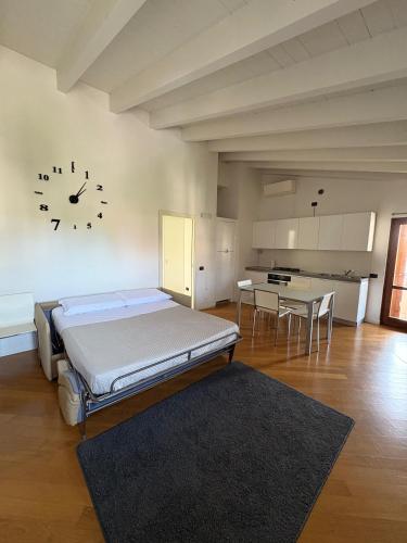 Golden Beach Apartment — 4-Star Luxury Hotel in Desenzano Del Garda, Italy