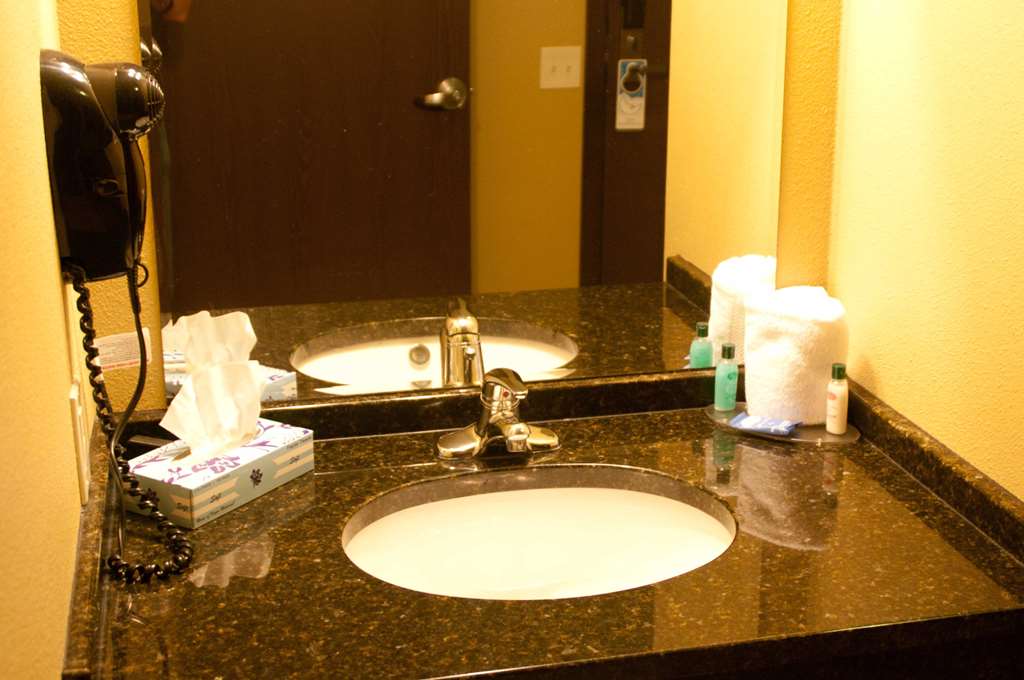 Americas Best Value Inn Big Lake Becker - photo 15