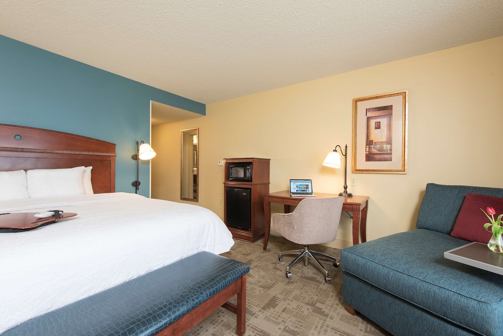 Hampton Inn & Suites Bloomington Normal - photo 14