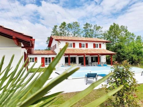 Zeruko izarra - carbon neutral hotel in Sare