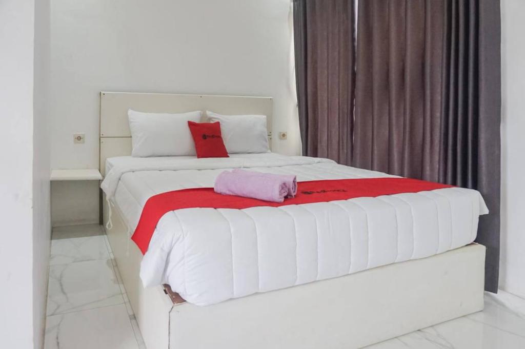 Reddoorz Syariah Raya Punten Batu — Malang
