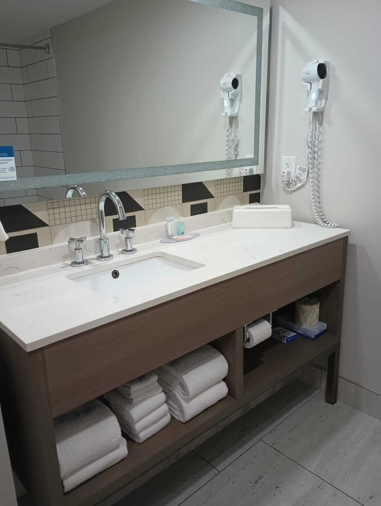 Spark by Hilton Virginia Beach Oceanfront - photo 22