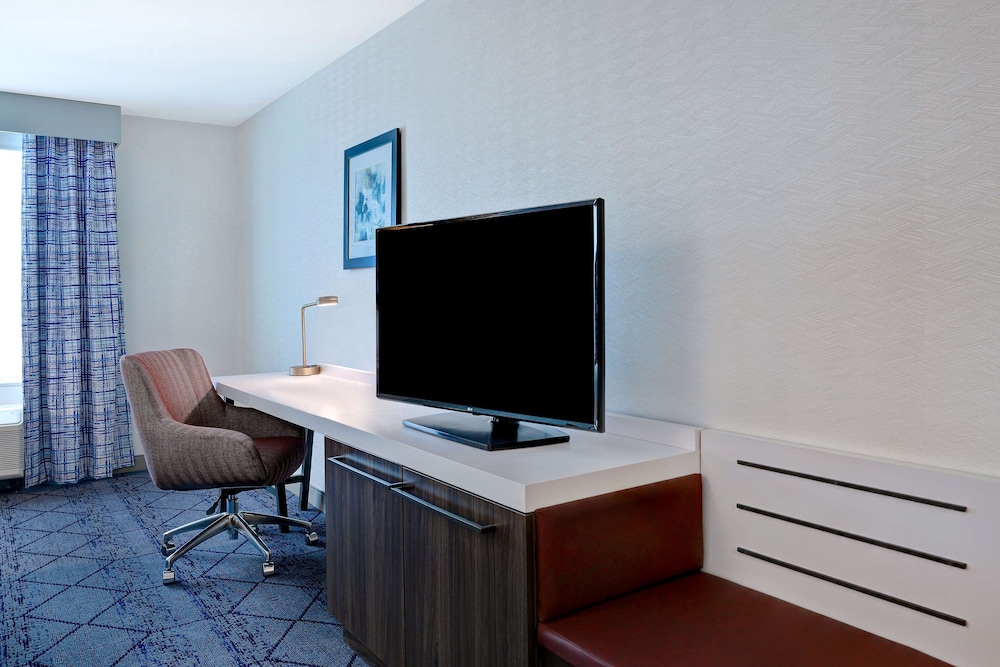 Hilton Garden Inn Cedar Rapids - photo 24