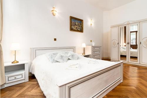 Magnificent King Suite — 4-Star Luxury Hotel in Prague, Czech Republic
