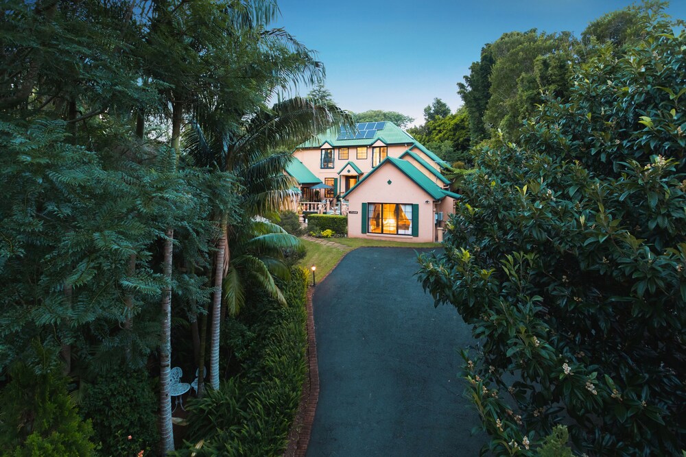 Villa della Rosa Bed & Breakfast — 4-Star Luxury Hotel in Tamborine Mountain, Australia