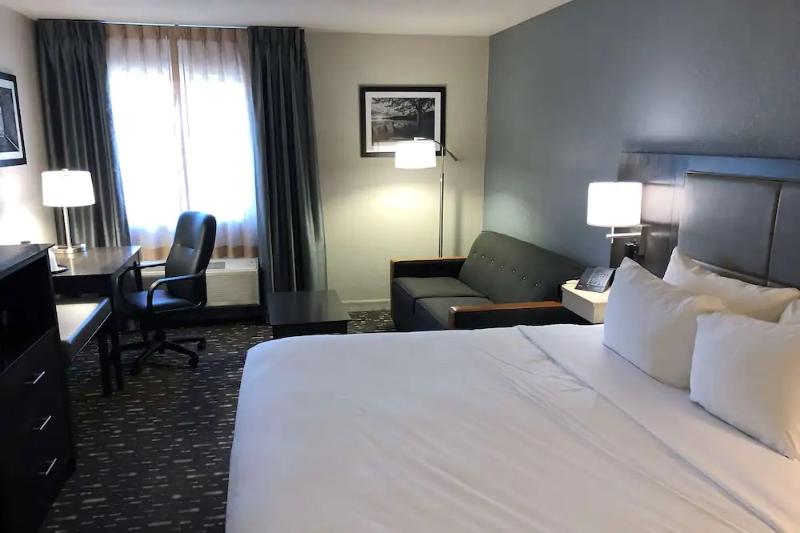 Wingate by Wyndham Auburn - photo 12