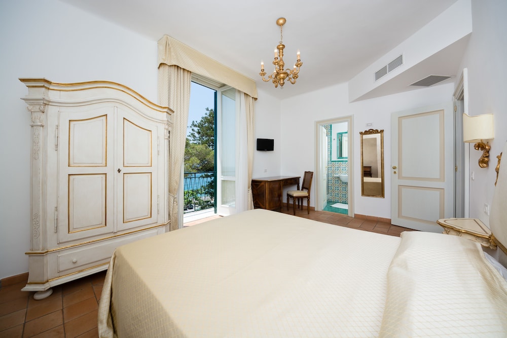Bed & Breakfast Relais San Giacomo — 4-Star Luxury Hotel in Maiori, Italy