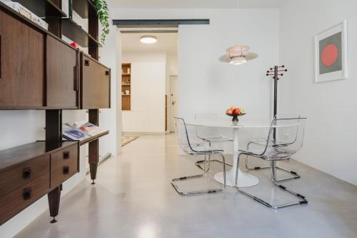 Porta Venezia Exclusive Design Apartment 2 Rooms — 4-Star Luxury Hotel in Milan, Italy