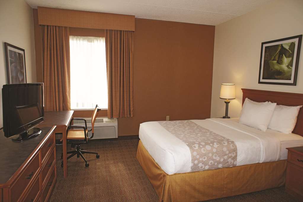 La Quinta Inn & Suites by Wyndham Lakeland East - photo 17