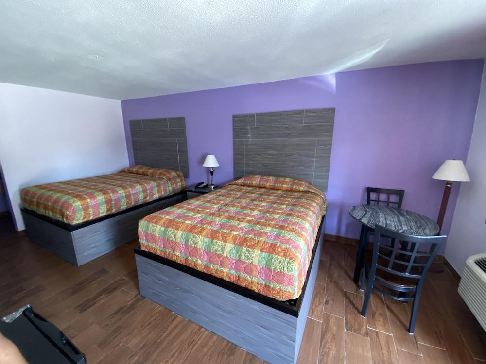 The Village Inn - photo 7