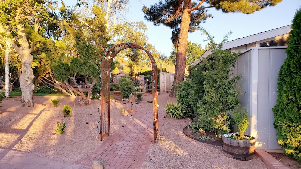 Sky Ranch Lodge - photo 54