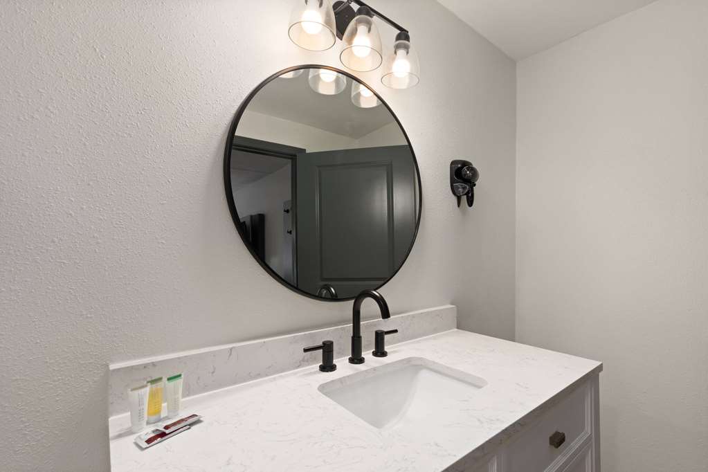 Ramada by Wyndham Bainbridge - photo 22