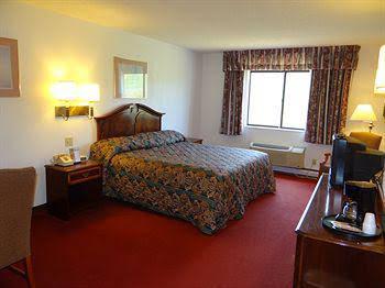 Magnuson Hotel And Suites Bellevue - photo 12