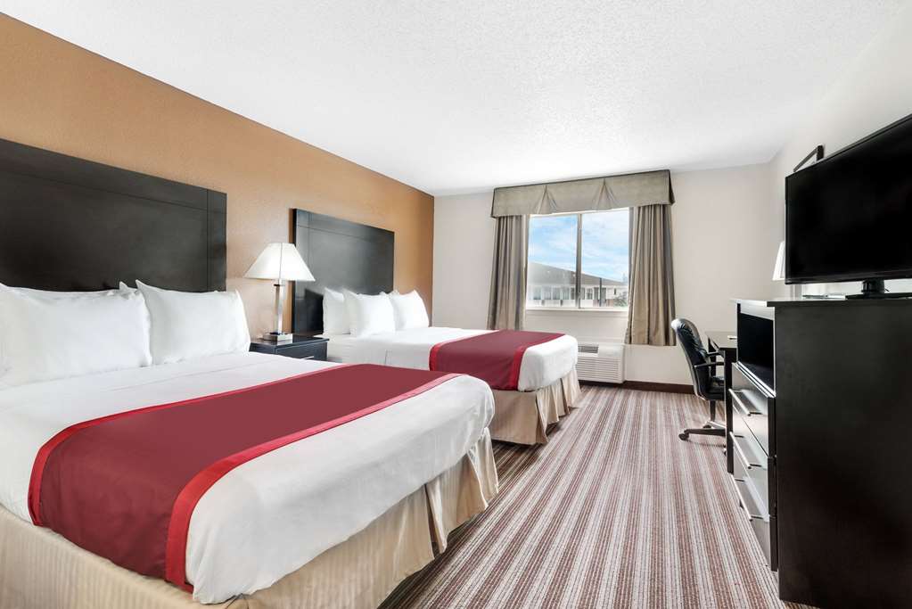 Days Inn & Suites by Wyndham Dallas - photo 11