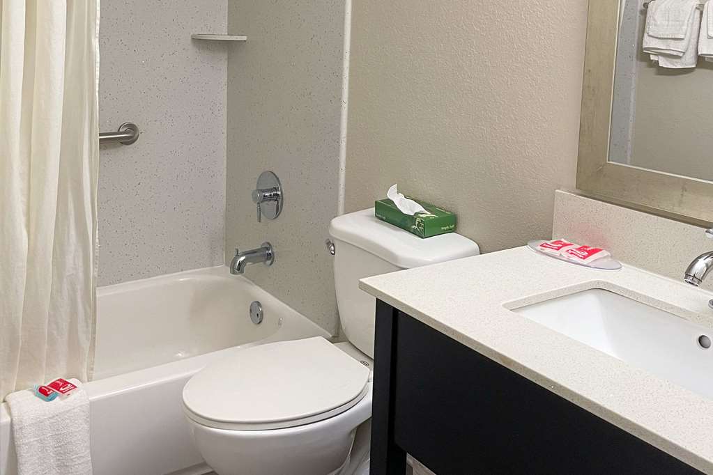 Econo Lodge Cartersville Emerson Lake Point - photo 17
