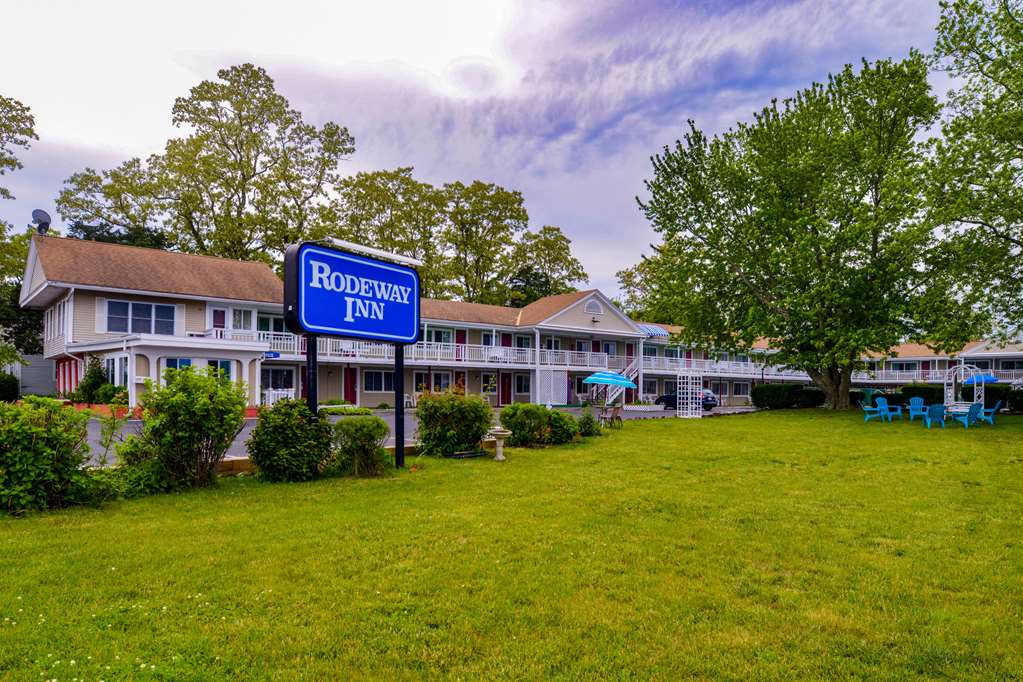 Rodeway Inn Orleans Cape Cod - carbon neutral hotel in Orleans
