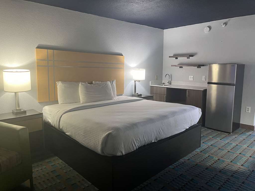 Fifth Season Inn & Suites - photo 14