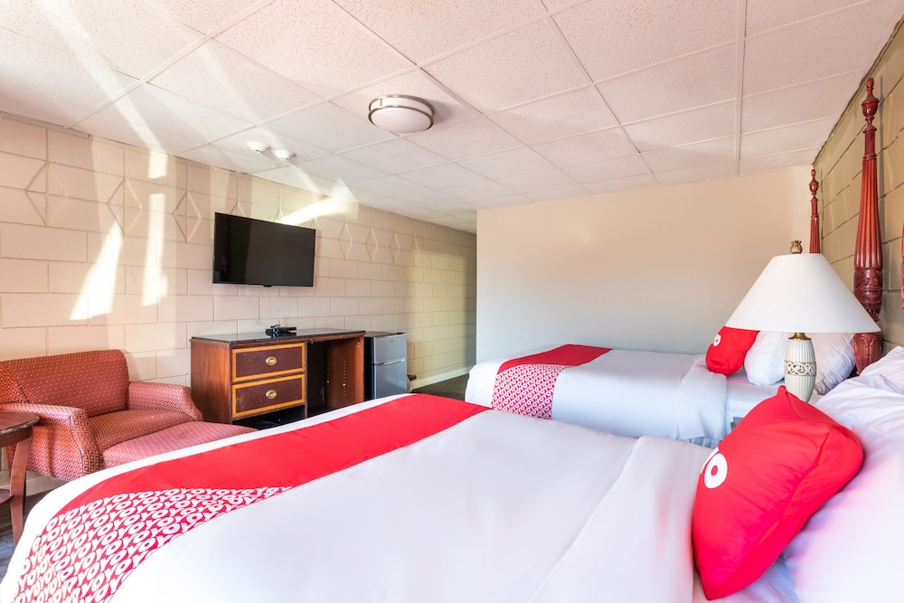 OYO Hotel Malden MA Broadway - photo 9