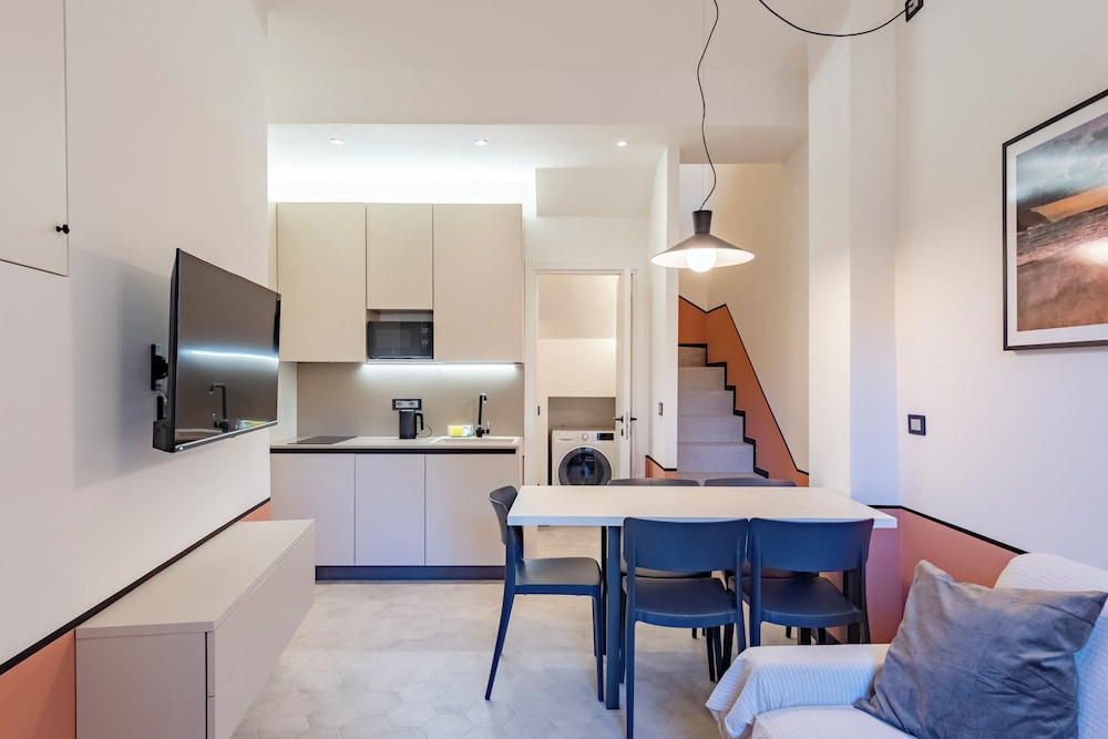 Bright 2BR flat moments from the beach — 4-Star Luxury Hotel in Sestri Levante, Italy