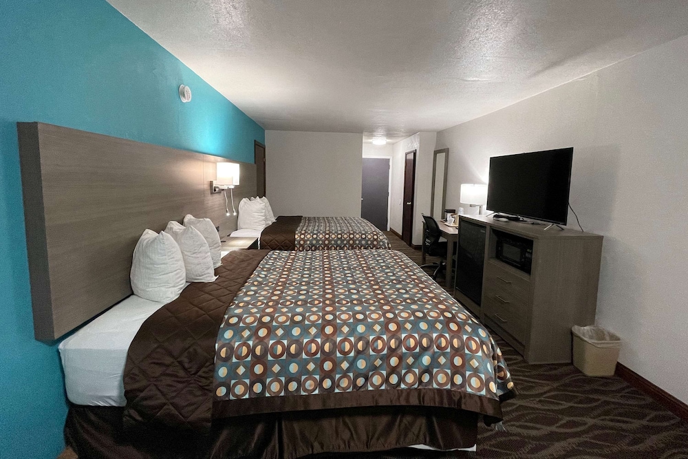 Baymont by Wyndham Bellevue Omaha - photo 19