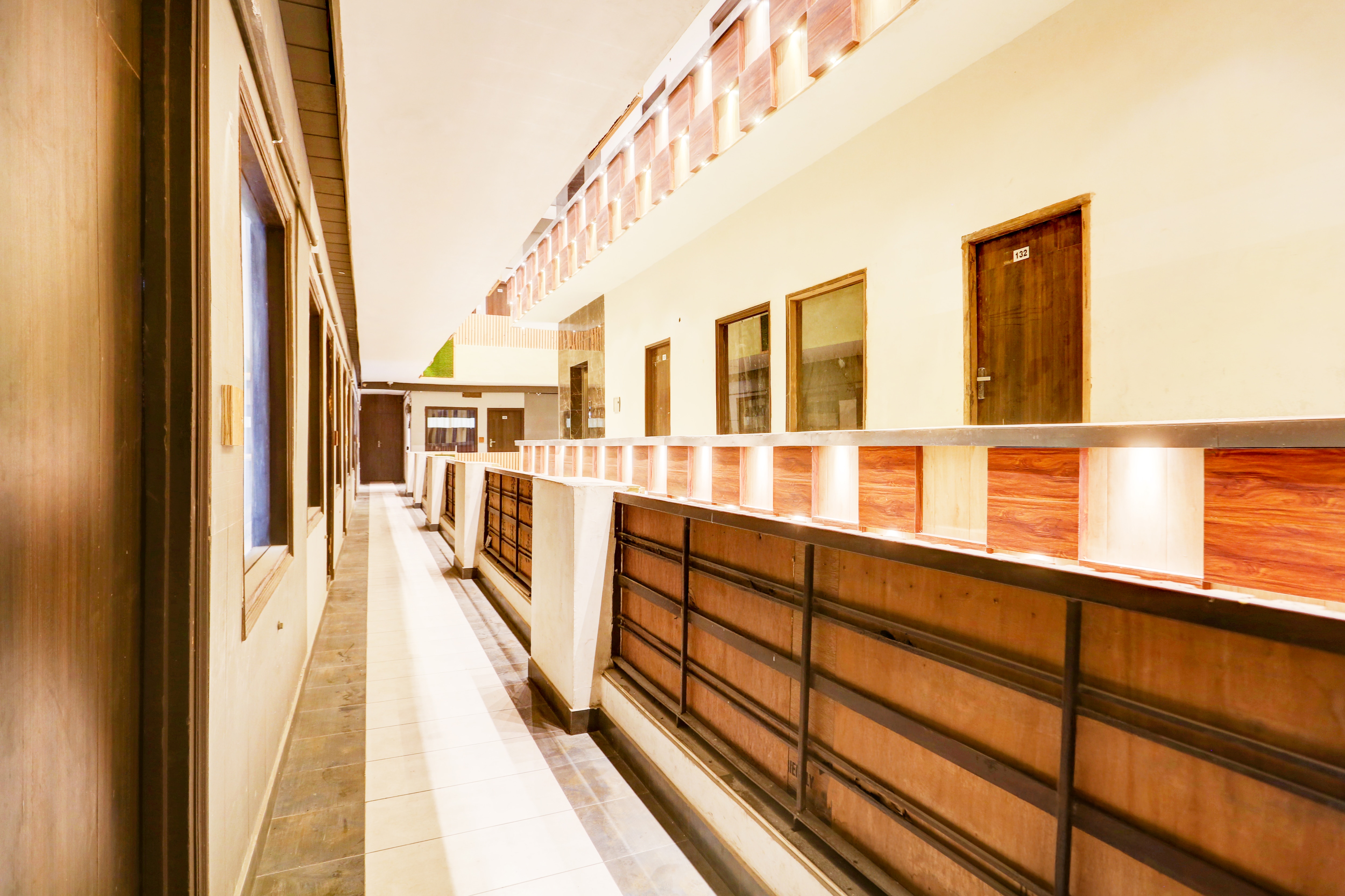 Super Townhouse Haibowal Chowk Near DMC