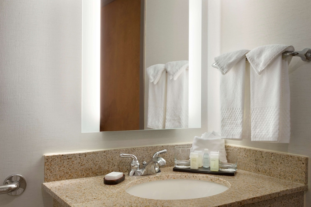 Embassy Suites by Hilton Columbus - photo 23