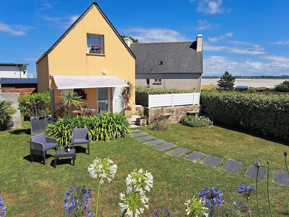 Plouneour brignogan plages Apartment Near the sea — 4-Star Luxury Hotel in Plouneour-Trez, France