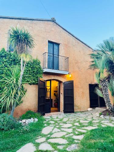 Cal Mingo - carbon neutral hotel in Unknown City