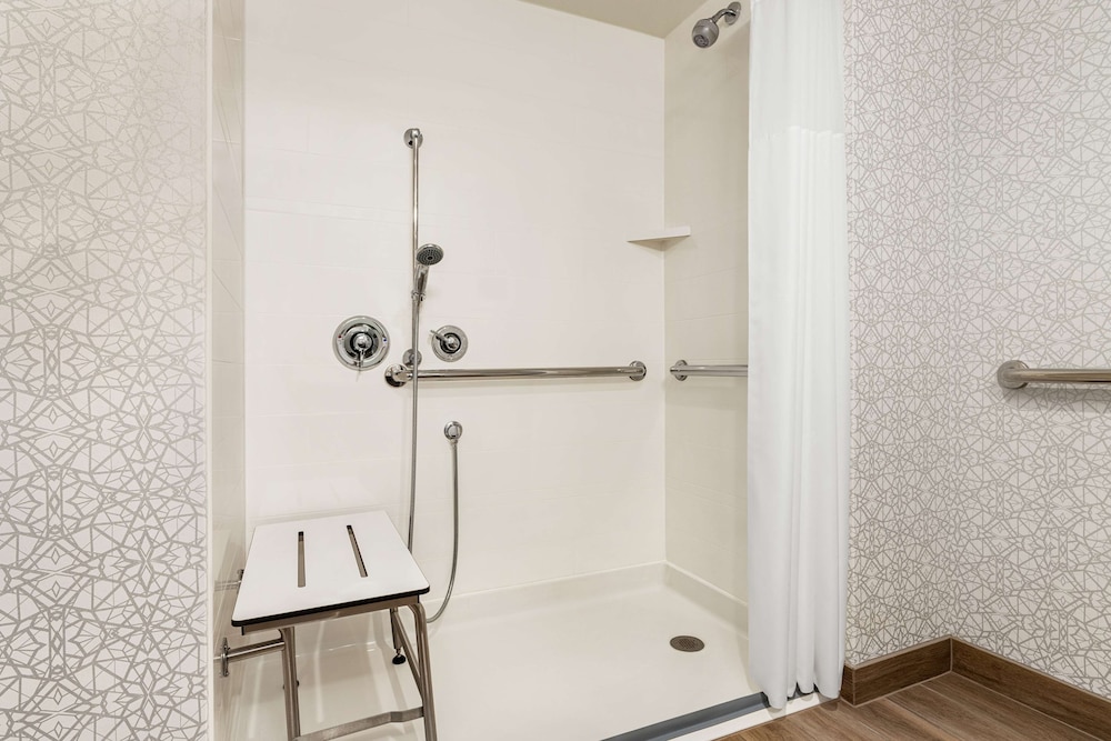 Hampton Inn & Suites Olean - photo 51