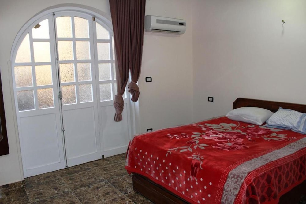 Hadi Guest House