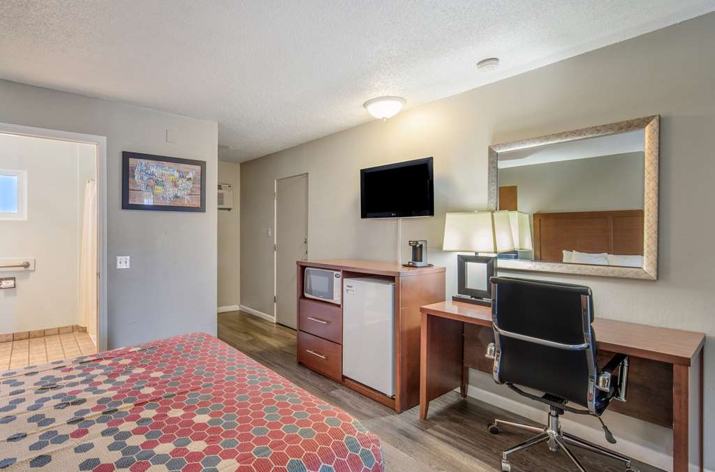 Econo Lodge Inn & Suites Yreka - photo 10