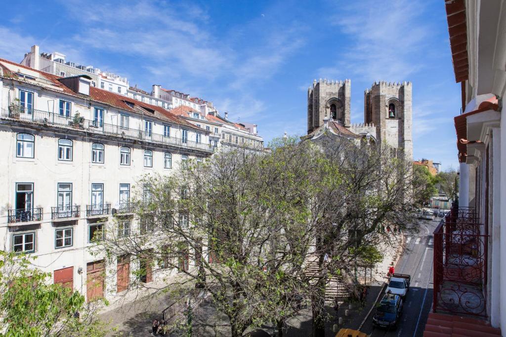 Alfama Sophisticate Flat With Balconies 2Bedrs 2Baths & AC in 19th Century Building Historic Center — 4-Star Luxury Hotel in Lisbon, Portugal
