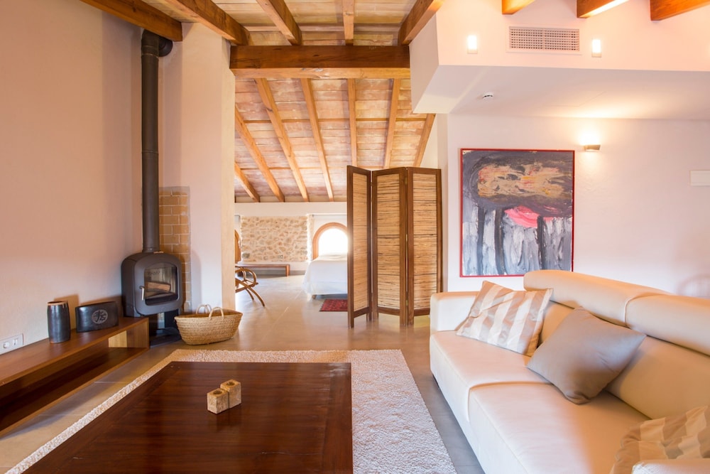 Angel - carbon neutral hotel in Oropos