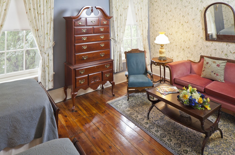 The Lily Inn Burlington - photo 5