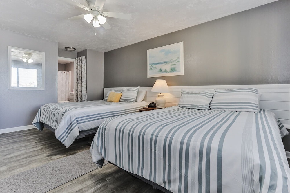 Coastal Waters Inn - photo 33