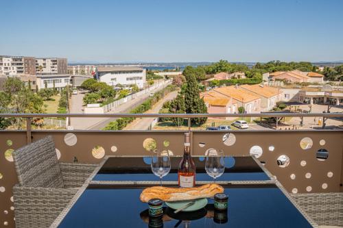 Sete Apt 2 Chambres Terrasse Et Proximite Plages — 4-Star Luxury Hotel in Sete, France