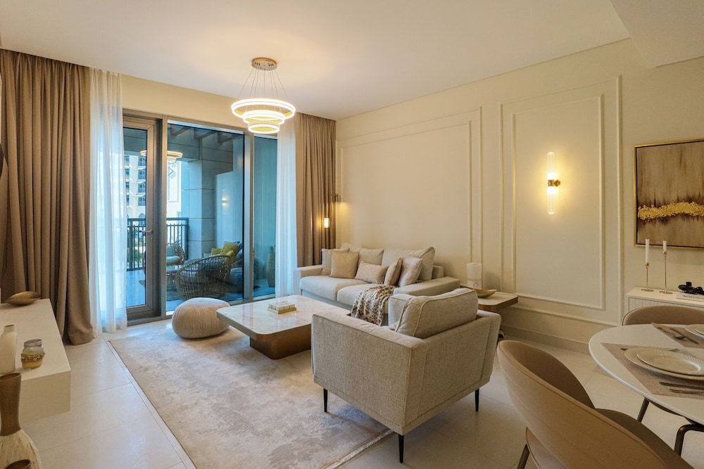 HiGuests Creekside 18 Tower A in Dubai, United Arab Emirates