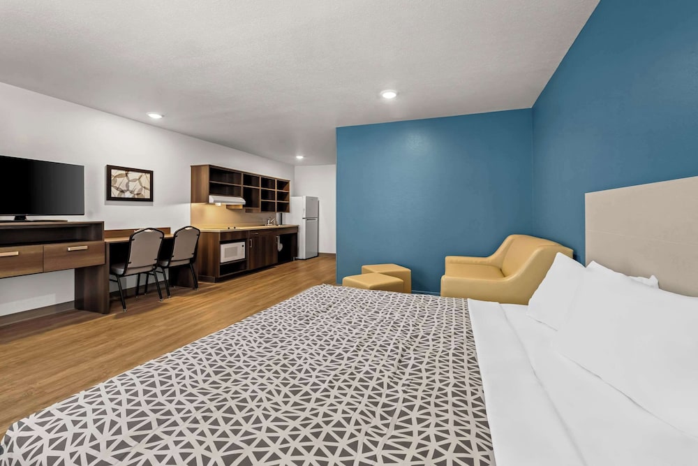 WoodSpring Suites Loves Park Rockford - photo 9
