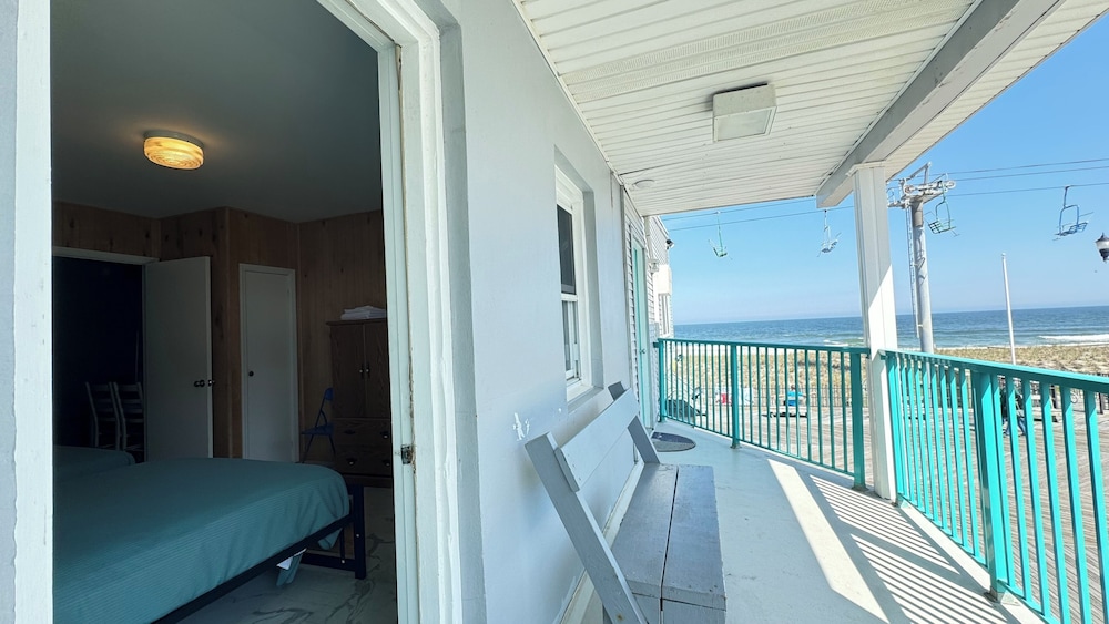 Boardwalk Sand & Surf Inn Oceanfront - photo 34