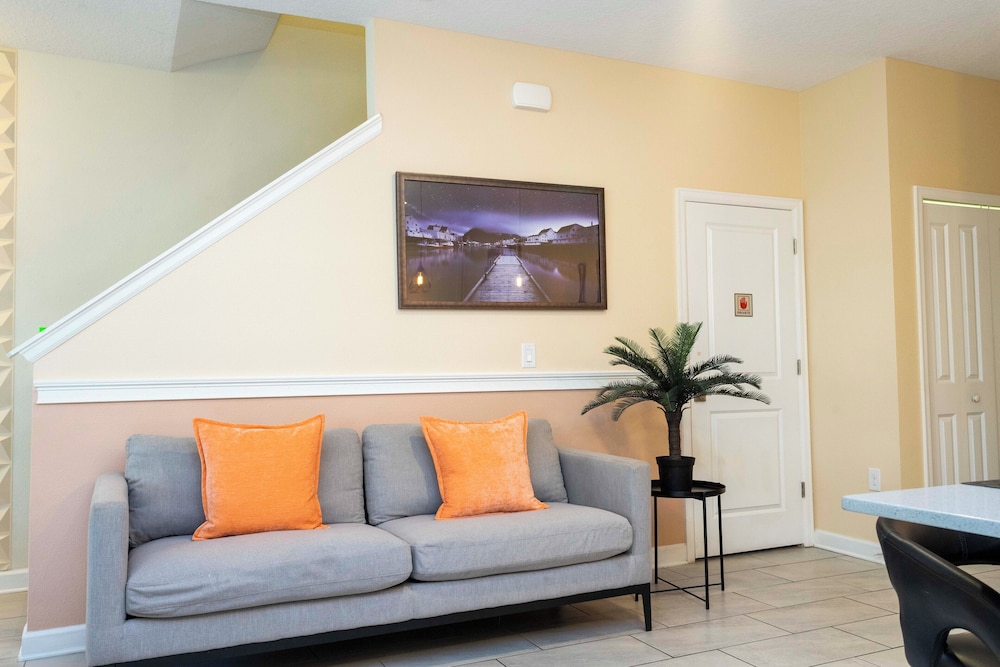 Magnificent 5Bd w Pool @ Storey Lake 4800 - photo 18