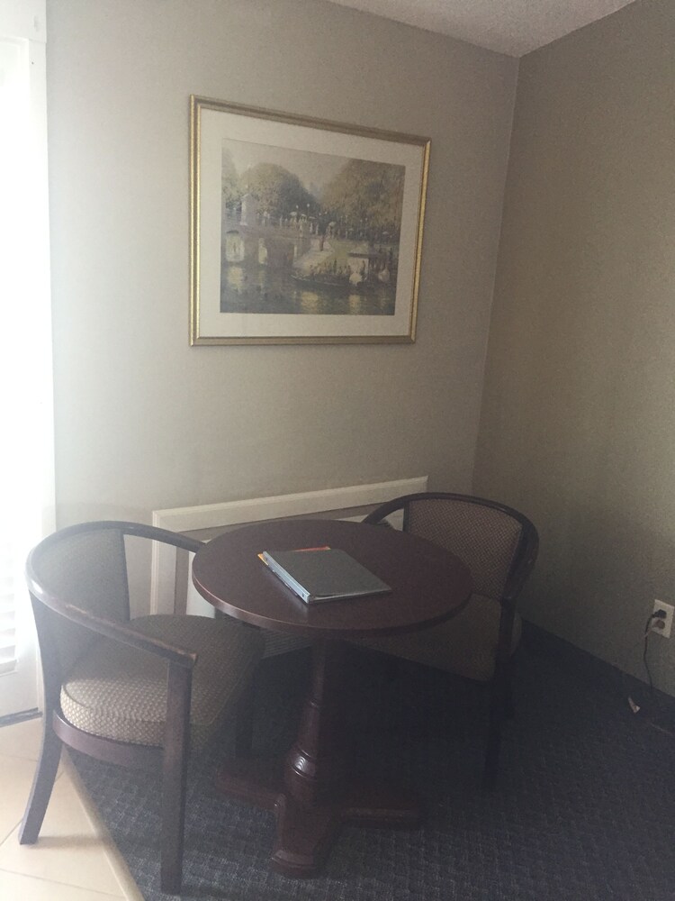 Bradford Inn & Suites - photo 27