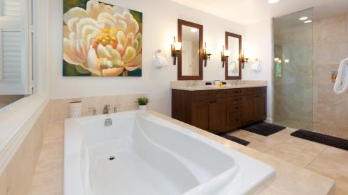 PiH SWEET ESCAPE Free Private Beach Club Free Resort Pool Waterslide Passes — 4-Star Luxury Hotel in Waikoloa, United States
