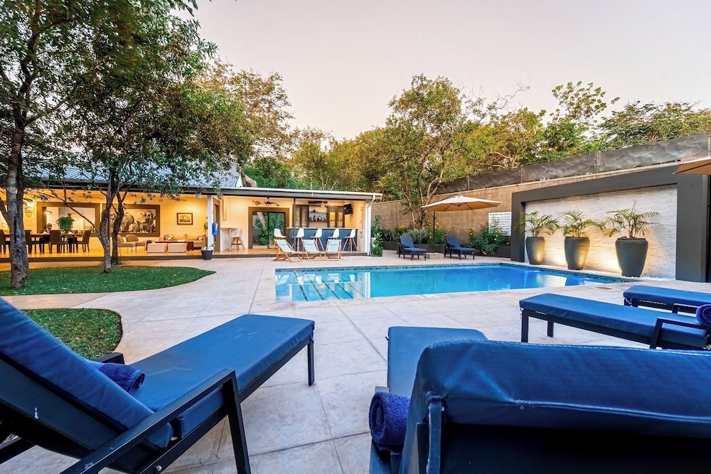 Kabakwe Guest Lodge — 4-Star Luxury Hotel in Victoria Falls, Zimbabwe