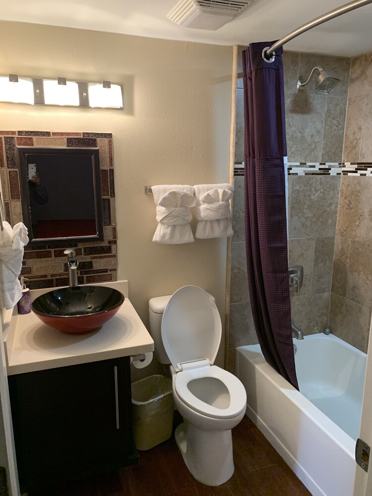 Blue Bay Inn & Suites - photo 55