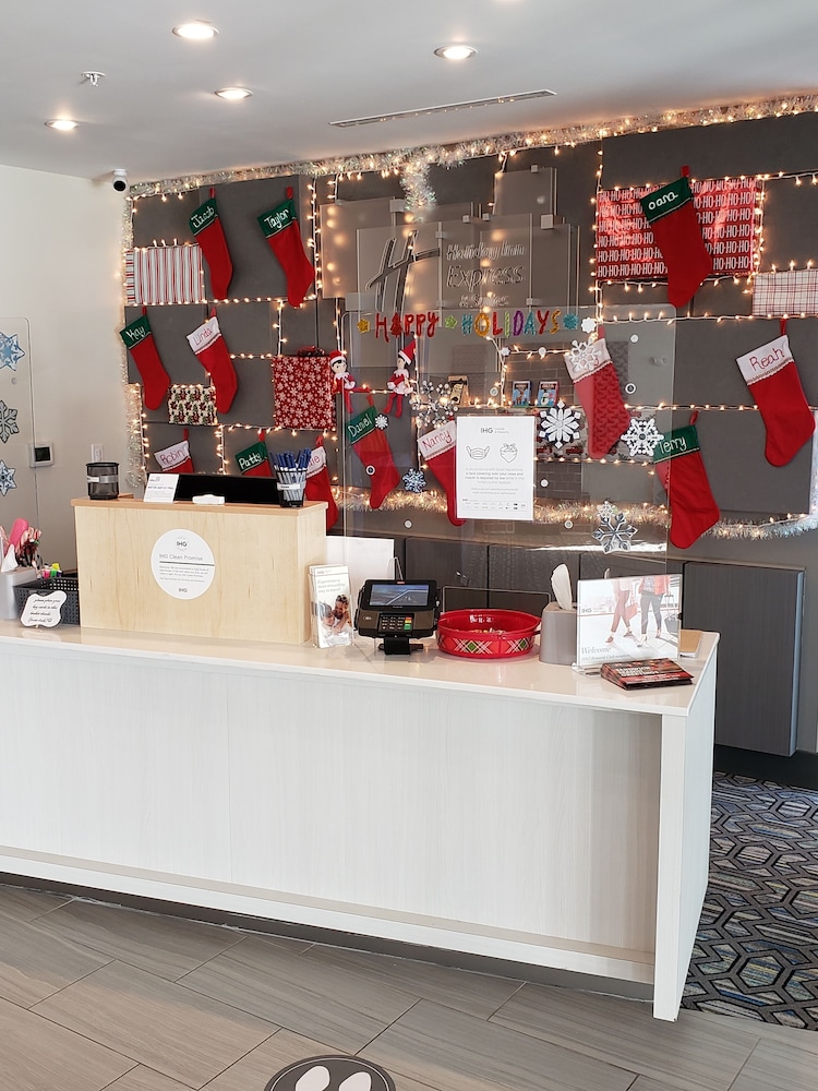 Holiday Inn Express And Suites Ottawa an IHG Hotel - photo 2