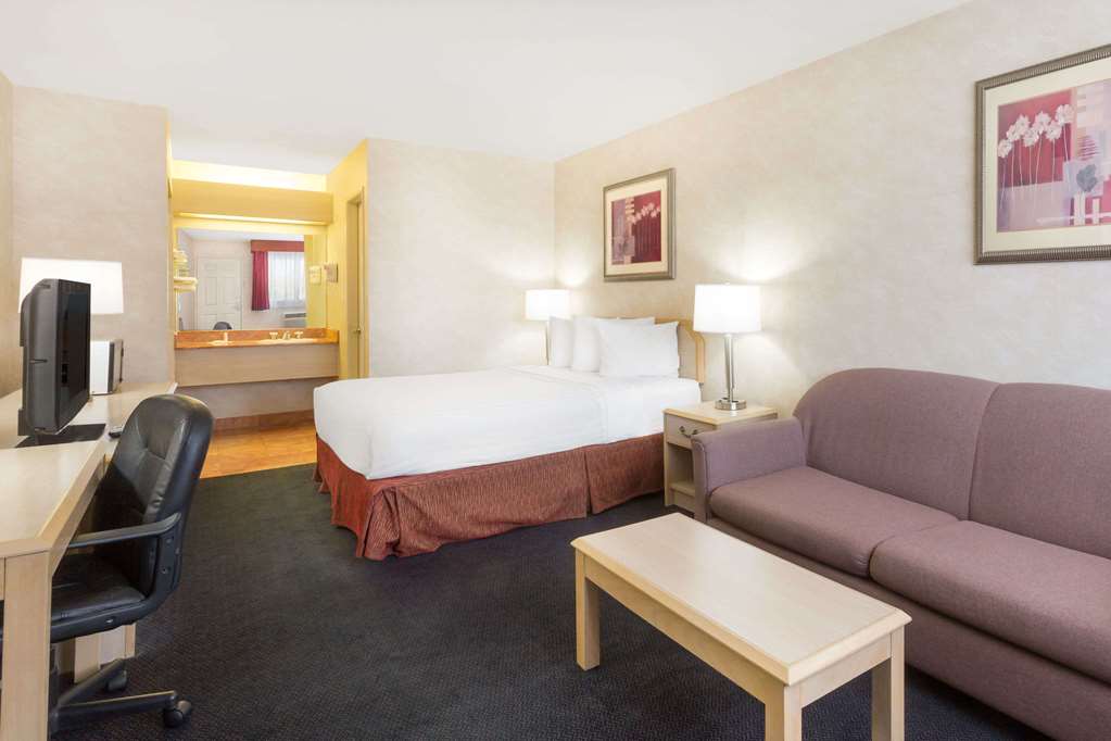 Days Inn by Wyndham Bullhead City - photo 10